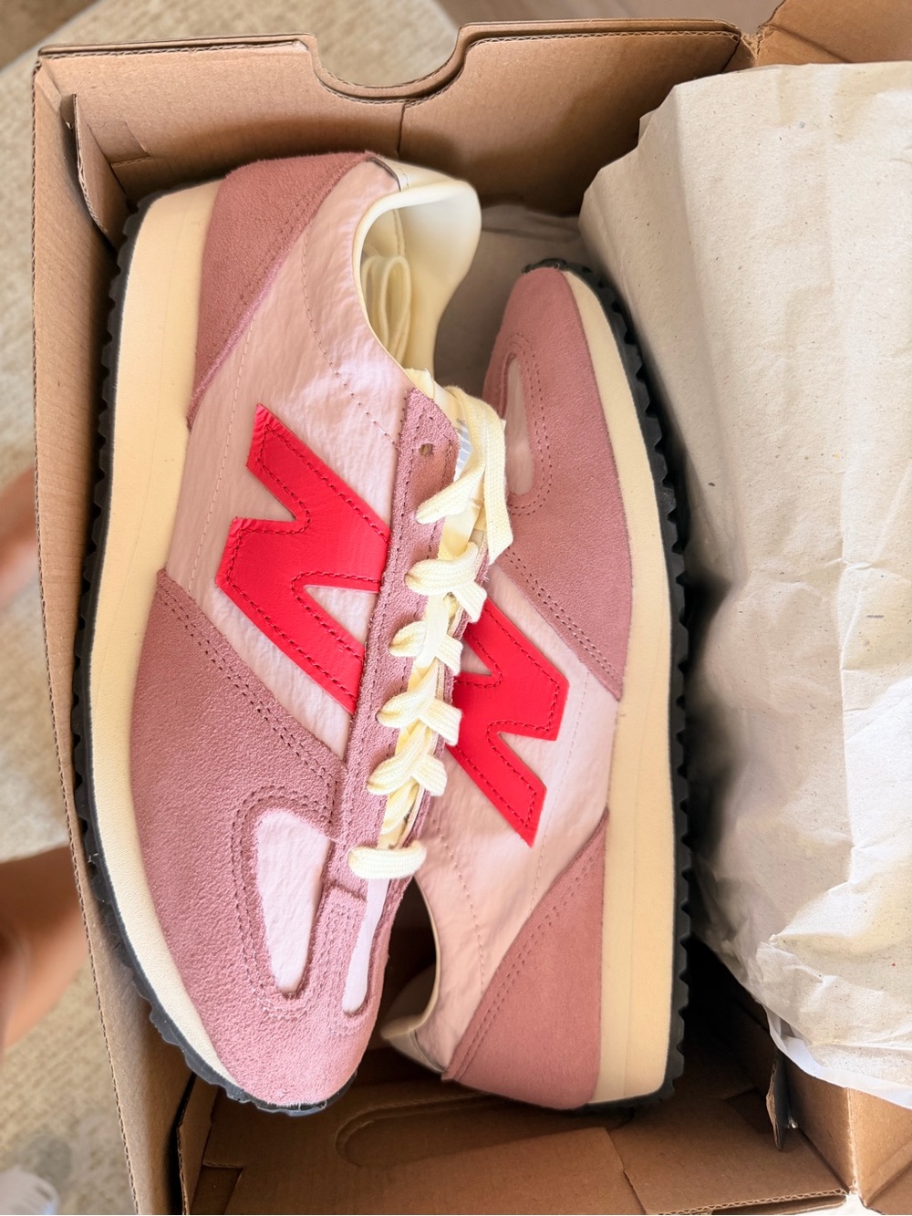 New Balance Pink & Coral Retro-Inspired Women’s Sneakers - Picture 2 of 4